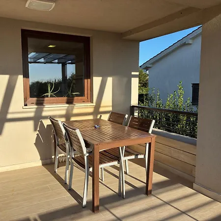 Apartament House Mia *
