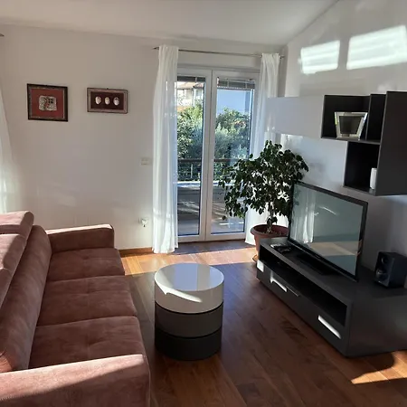 Apartament House Mia *