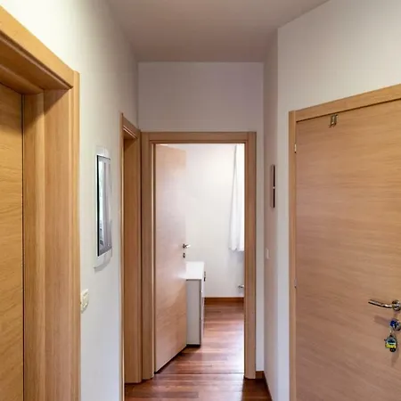 Apartament House Mia *